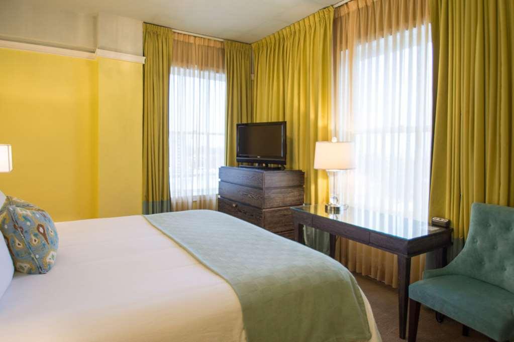 Hotel Deluxe